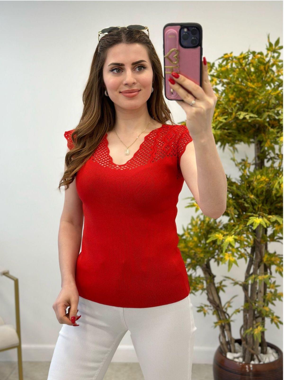 12607 OMUZ DETAY TRİKO KIRMIZI BEDENE KADAR UYUMLU