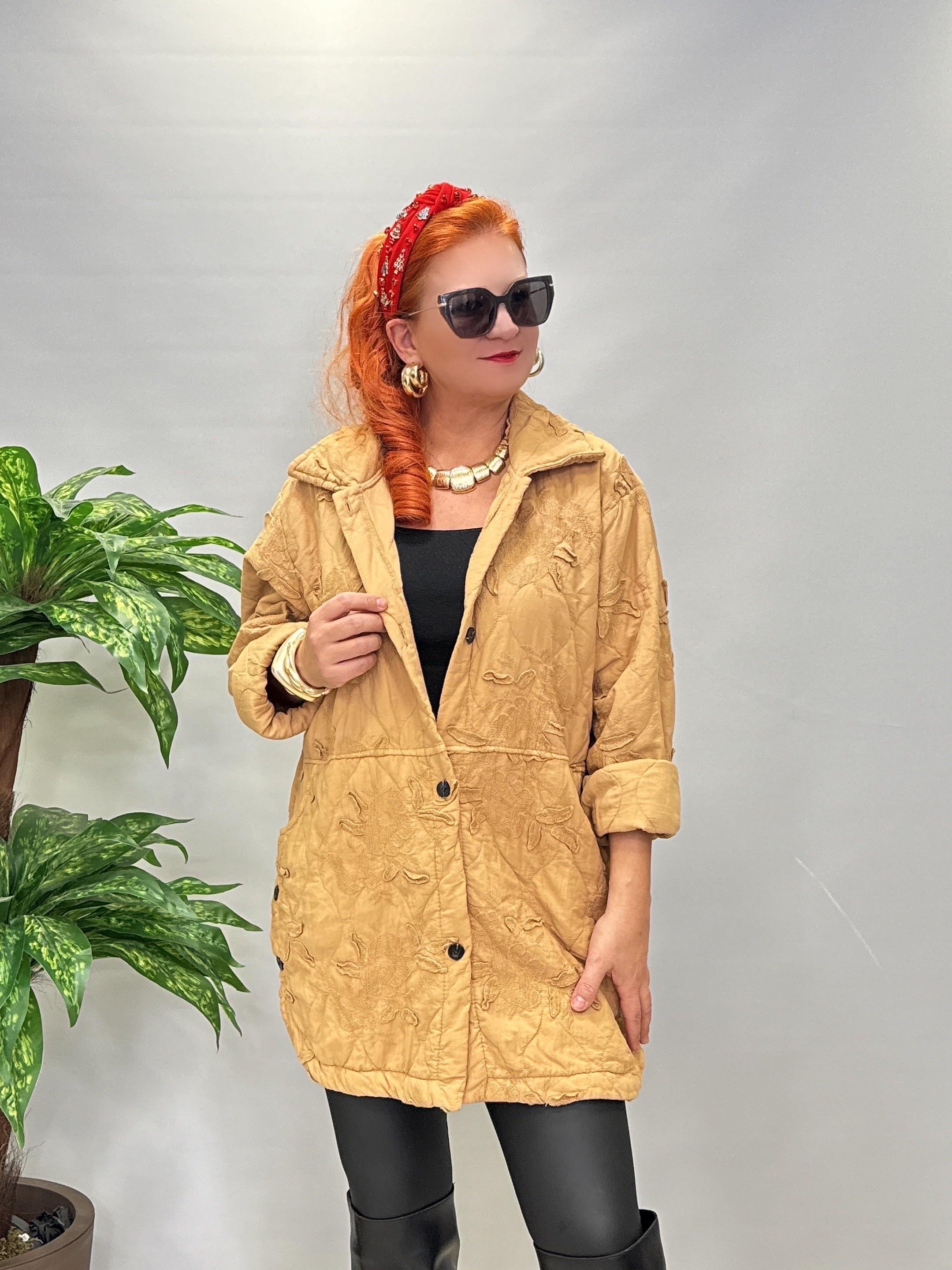 6110 Italyan Nakış Detay Kaban Açık Camel 