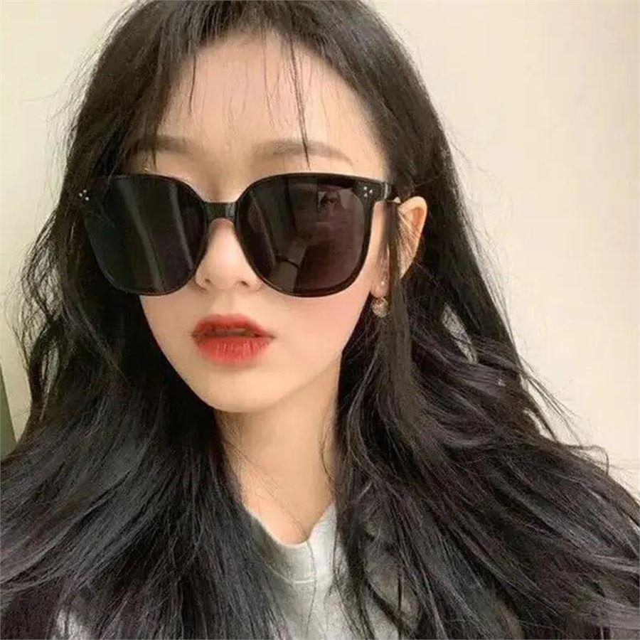 Siyah Çerçeveli Yuvarlak Model Cateye Güneş Gözlüğü