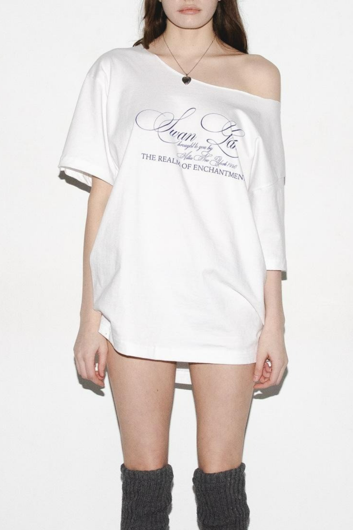 Beyaz Swan Lake Salaş Omuz Dekolteli Off-Shoulder T-Shirt