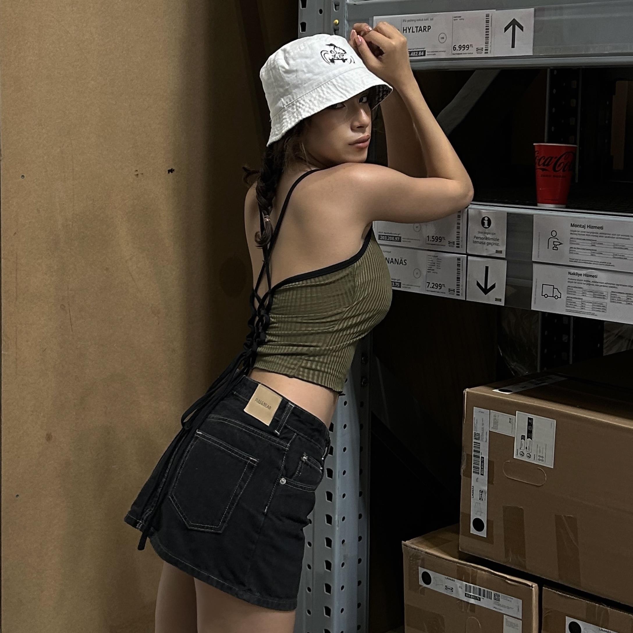 Haki Yeşili Glop Destekli Sırt Dekolteli Siyah Şeritli Askılı Crop