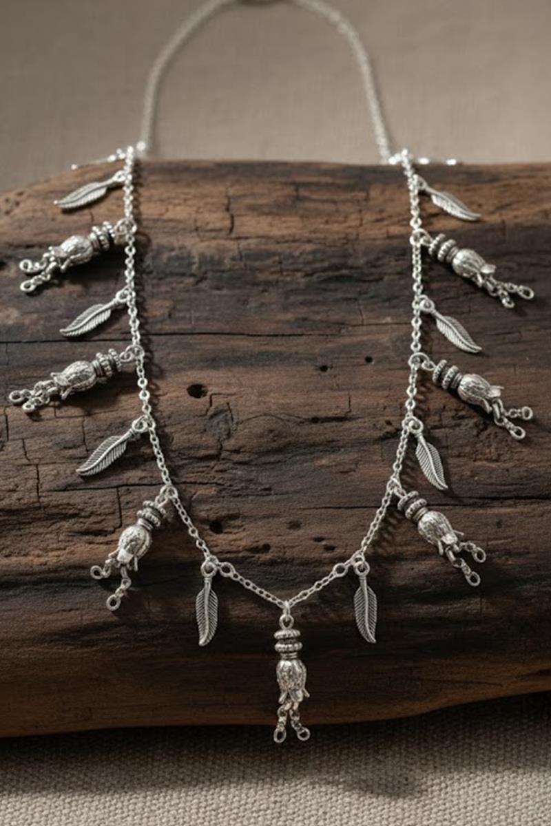 Silver Etnik Sallantılı Yaprak ve Tomurcuk Detaylı Kolye