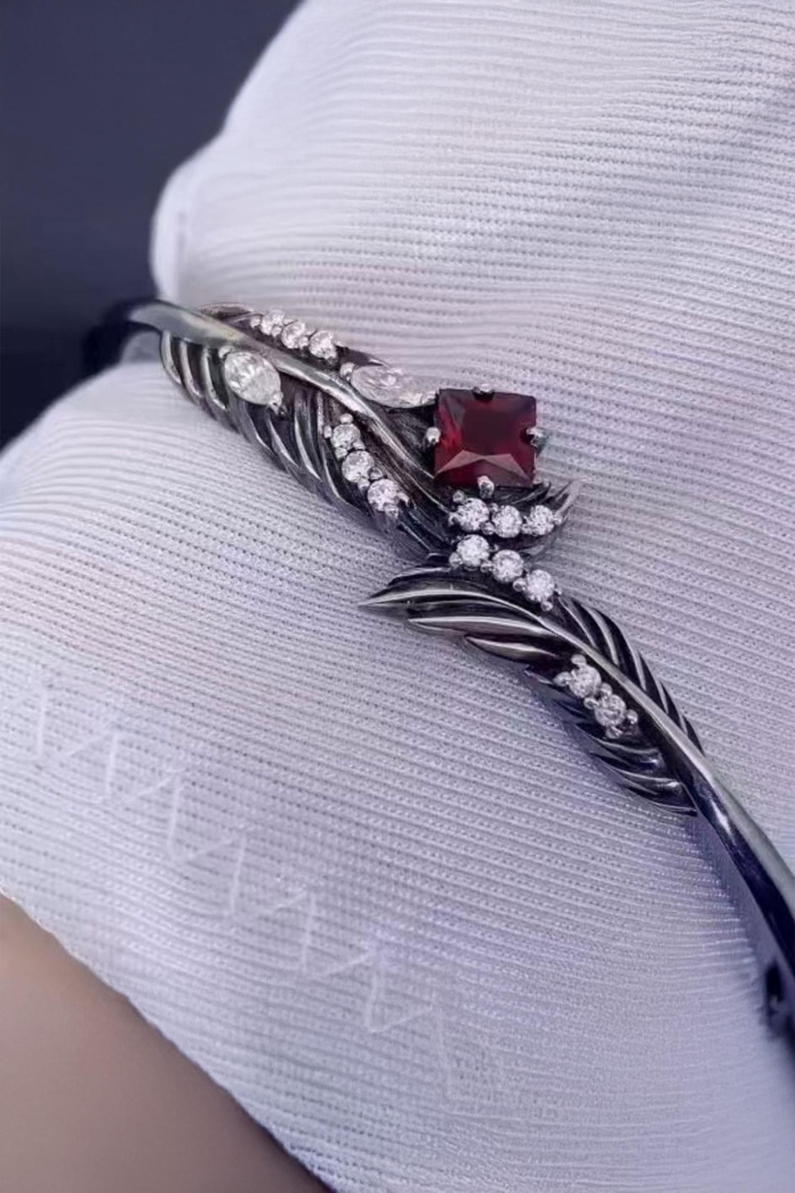 Silver Zirkon Taşlı Tüy Bileklik