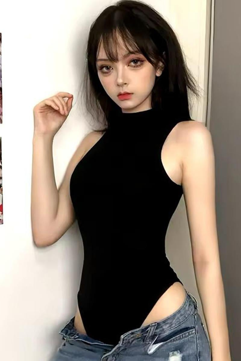 Siyah Boğazlı Askılı Çıtçıtlı Body