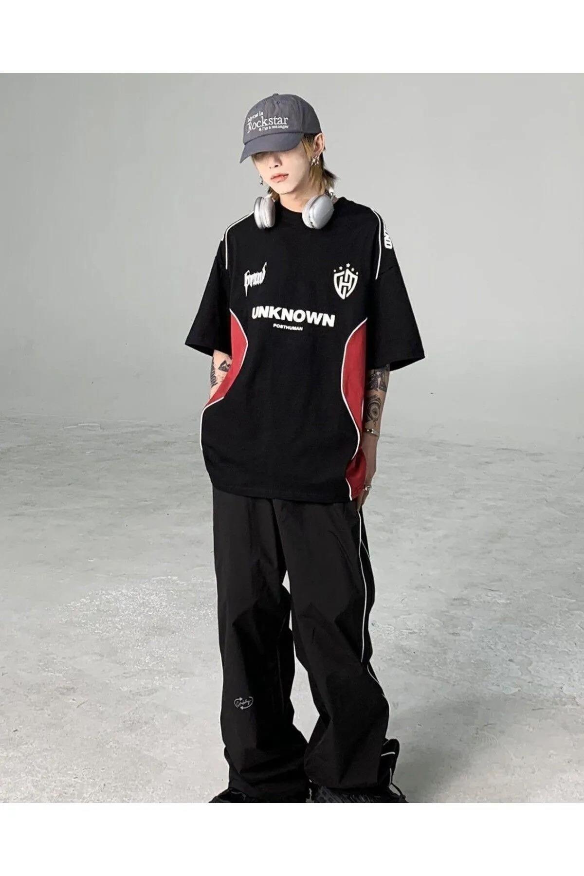 Siyah Friday Unknown Kırmızı Şeritli Unisex T-Shirt