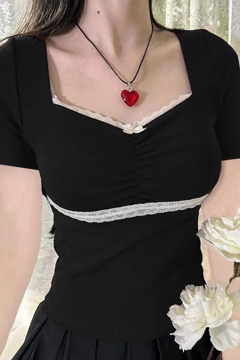 Siyah Kurdeleli Beyaz Dantel Detaylı Kısa Kollu Crop