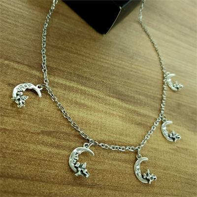 5li Ayda Uyuyan Melek Motifli Kolye