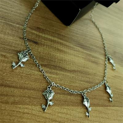 5li Gül Motifli Kolye