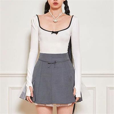 Beyaz Siyah Yaka Fiyonklu Sırt Bağcıklı Uzun Kollu Crop 