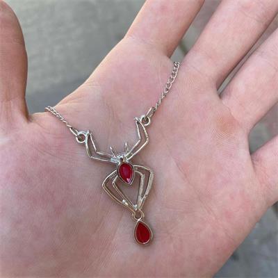 Bloody Spider Kırmızı Zincirli Kolye 