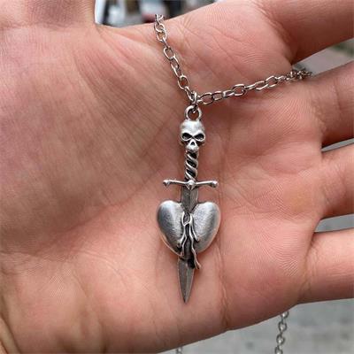 Dagger İn The Heart Kolye 