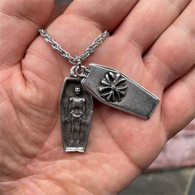 Embroidered Coffin Zincirli Kolye 