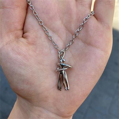 Golden Couple Hug Zincirli Kolye 