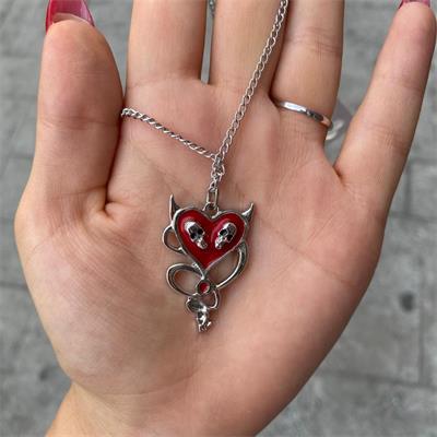 Harajuku Skulls In Devil Heart Kırmızı Zincirli Kolye 