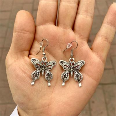 İşlemeli Kelebek Küpe