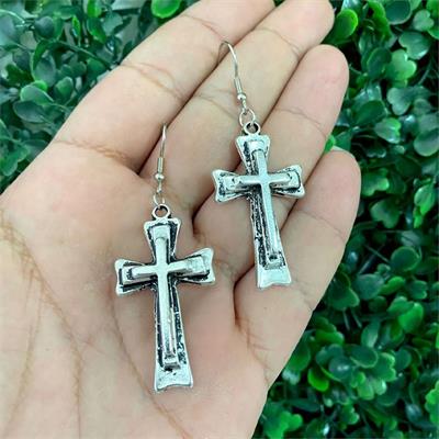 Kabartmalı Haç Küpe