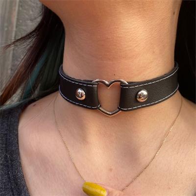 Kalp Tokalı Siyah Deri Tasma