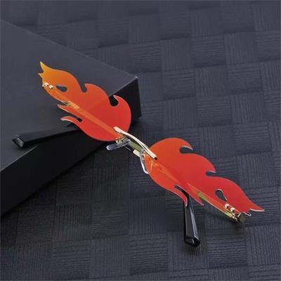 Kırmızı Alevli Güneş Gözlüğü