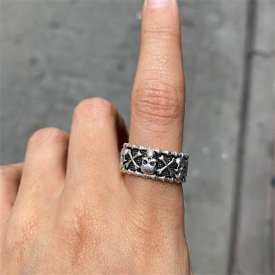 Kurukafa Desenli Şerit Yüzük