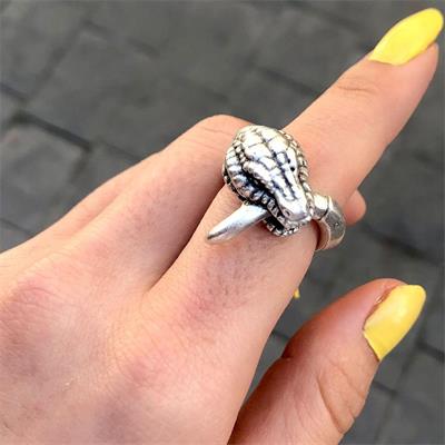 Kuyruğunu Issıran Yılan Ayarlanabilir Yüzük