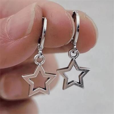 Minimal Sallanan Yıldız Çerçeve Küpe