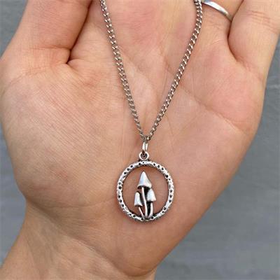 Mushrooms In The Dotted Circle Zincirli Kolye