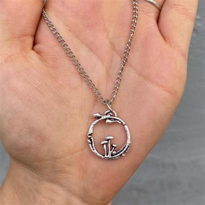 Mushrooms In The Ivy Circle Zincirli Kolye