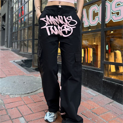 Siyah Minus Two Pembe Baskılı Kargo Cepli Lastikli Paraşüt Eşofman