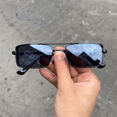 Siyah Yeni İnce Çerçeveli Üstten Köprülü Yatay Güneş Gözlüğü