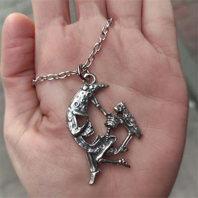 Skeleton And Moon Friends Kolye 