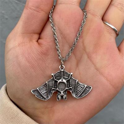 Upside Bat Zincirli Kolye