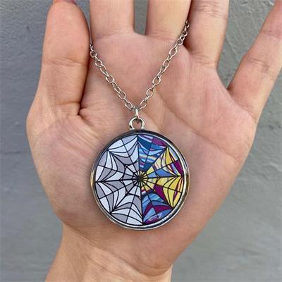 Wednesday Window Web  Yuvarlak Kolye 