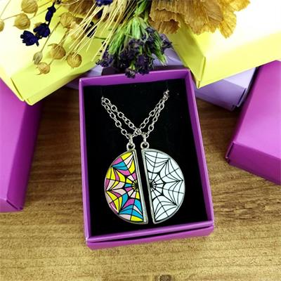 Wednesday Window Web Yuvarlak Çift Kolye 