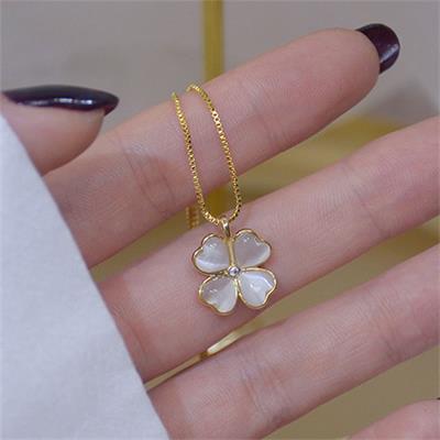 Yeni Gold Yonca Kolye