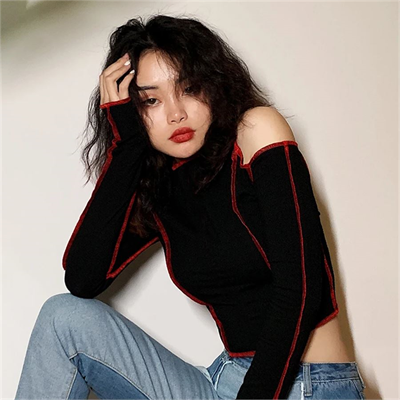 Kırmızı Dikiş Detaylı Ve Kolluklu Yarım T-Shirt