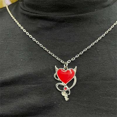 Zincirli Devil Heart Kırmızı Kolye