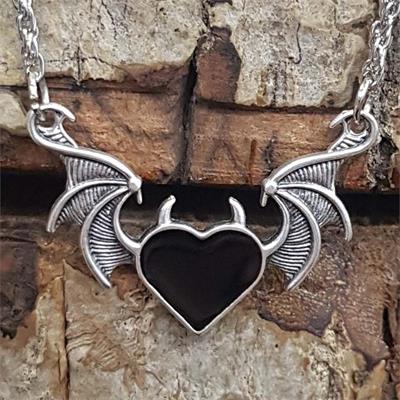 Zincirli Yarasa Kanatlı Kalp Siyah Kolye