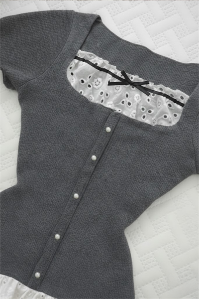 Antrasit Coquette Köprü Detaylı Fırfırlı Dantelli Y2K Kısa Kollu Crop