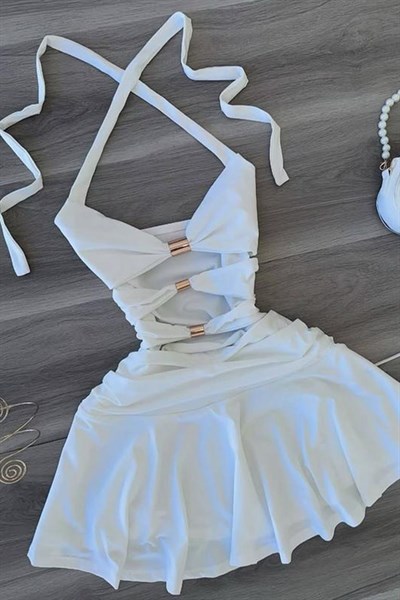 Beyaz Boyundan Bağlamalı Pencere Detaylı Elbise