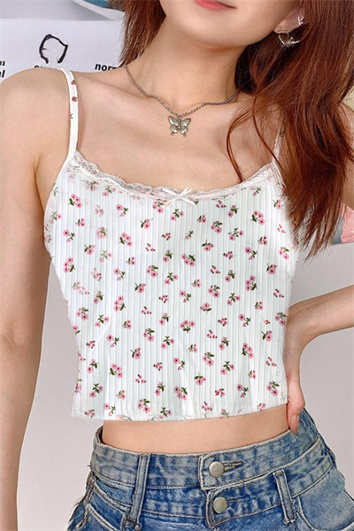 Beyaz Dantelli Yaka Pembe Çiçek Desenli Kurdeleli Askılı Crop