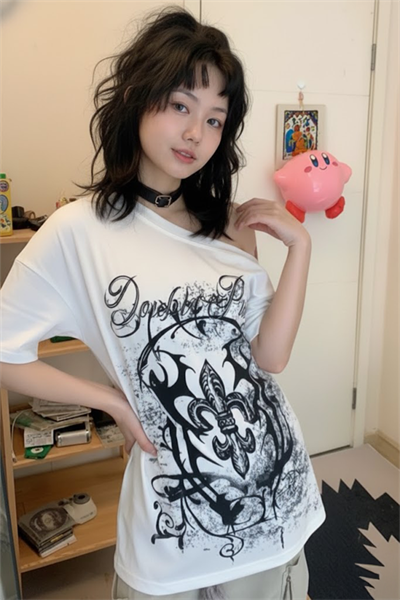 Beyaz Abstract Pattern Gotik Y2K Kısa Kollu Off-Shoulder T-Shirt