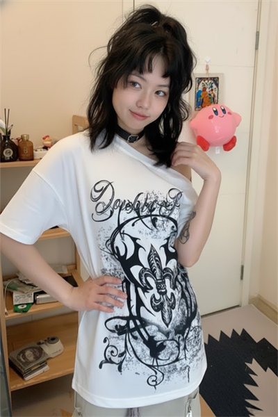 Beyaz Abstract Pattern Gotik Y2K Kısa Kollu Off-Shoulder T-Shirt