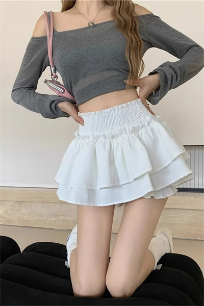 Beyaz Fırfırlı Belli Katlı Şortlu Mini Etek