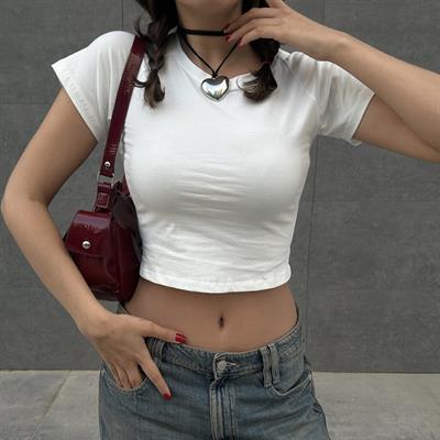 Beyaz Gothic Dragon Slayer Kısa Kollu Crop 