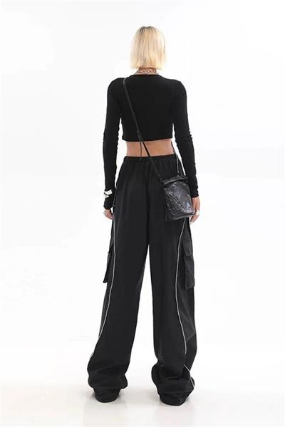 Beyaz Şerit Detaylı Kargo Cepli Siyah Lastikli Eşofman