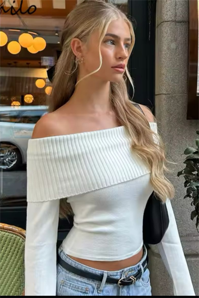 Beyaz Şeritli Madonna Yaka Omuz Dekolteli Uzun Kollu Triko Crop Bluz