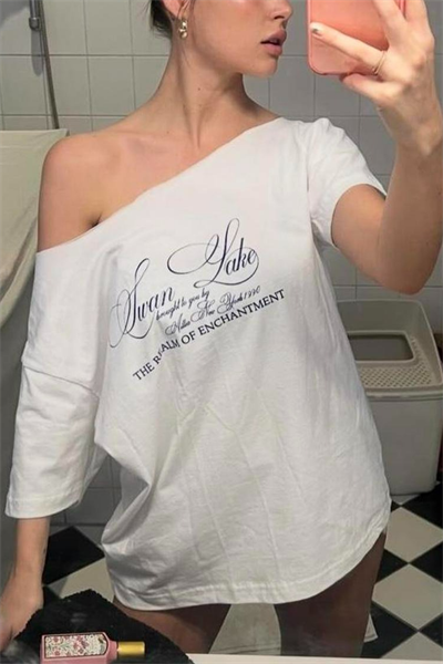 Beyaz Swan Lake Salaş Omuz Dekolteli Off-Shoulder T-Shirt