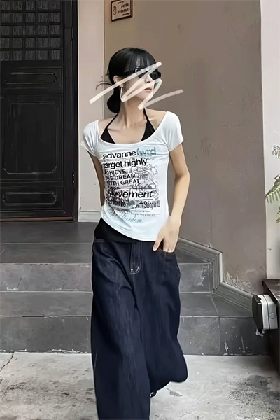 Beyaz Target Highly Lovement Madonna Yaka Ek Askılı Kısa Kollu Full Body Crop