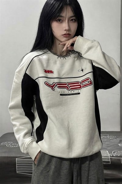 Beyaz YTHUIORO 81 Siyah Ekli Retro Unisex Sweatshirt