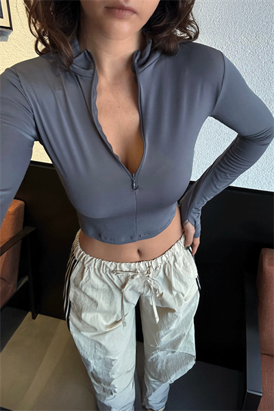 Düz Gri Balıkçı Yaka Yarım Fermuarlı Kesik Parmaklı Uzun Kollu Crop
